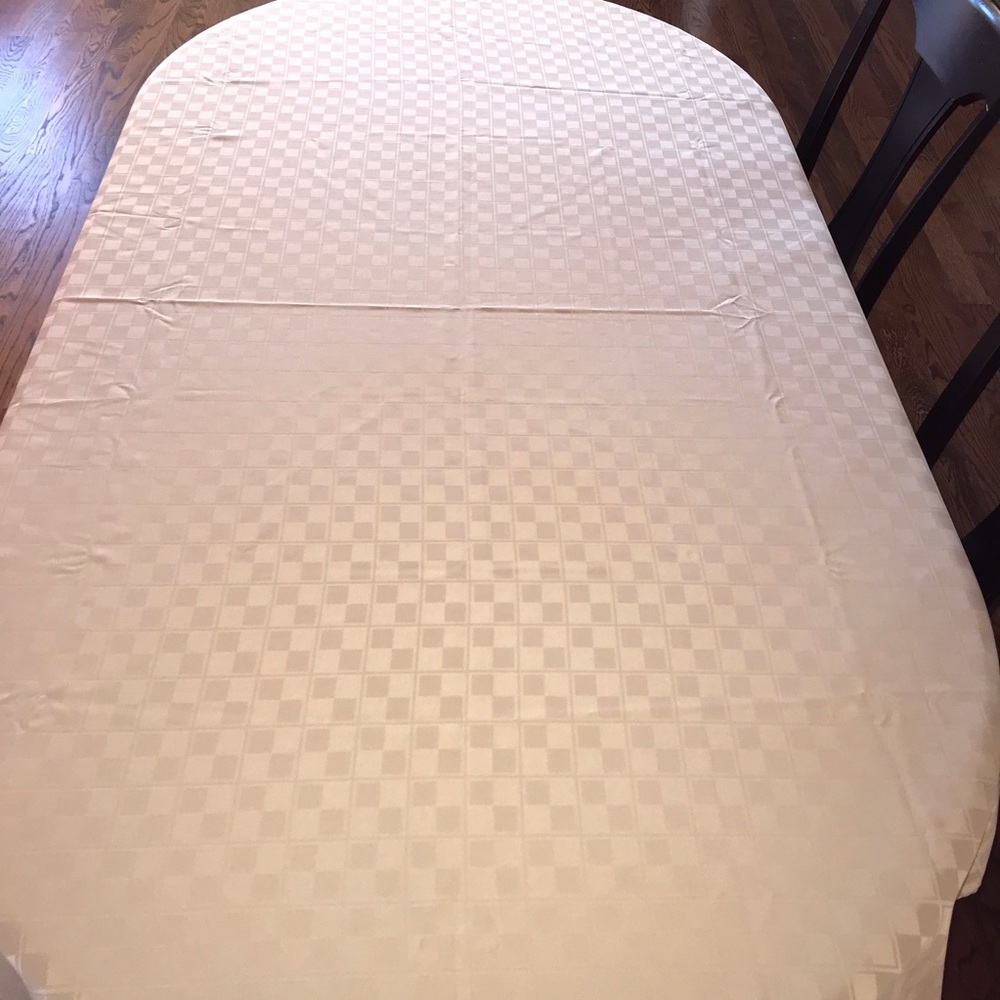 Tan / Khaki Oval Checkered Tablecloth 60” x 100” - Picture 2 of 2